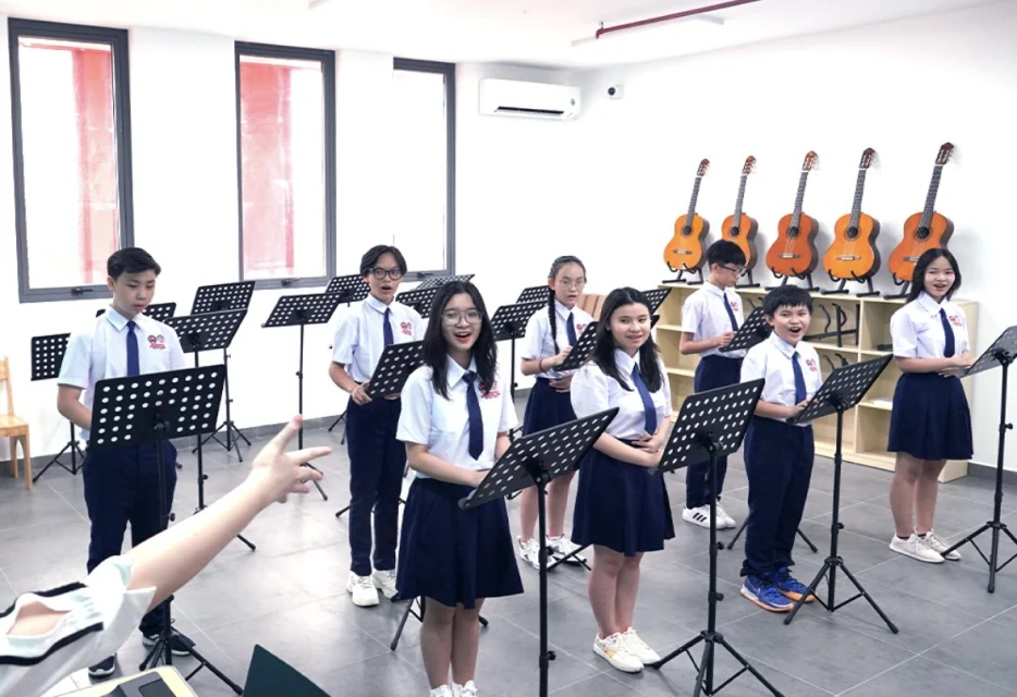 Học sinh SNA biểu diễn âm nhạc